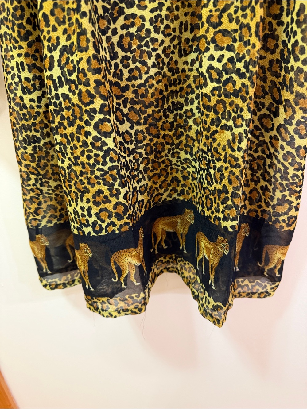 Rima. Leopard Print Tunic with Leopard 🐆 or Cheetah Border. NWOT. Size Small - Picture 5 of 6